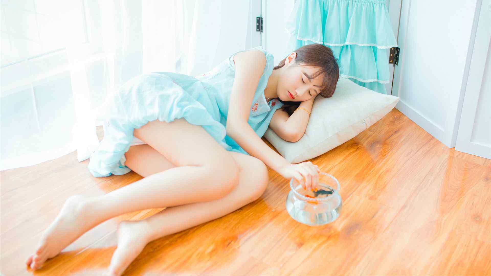 小清新少女超萌暖色系美女桌面壁纸