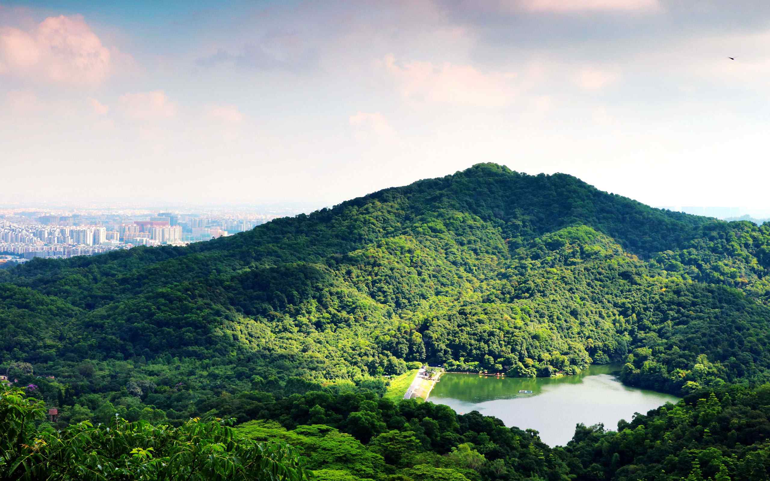 连绵绿山广州白云山唯美夏日风景图片桌面壁纸