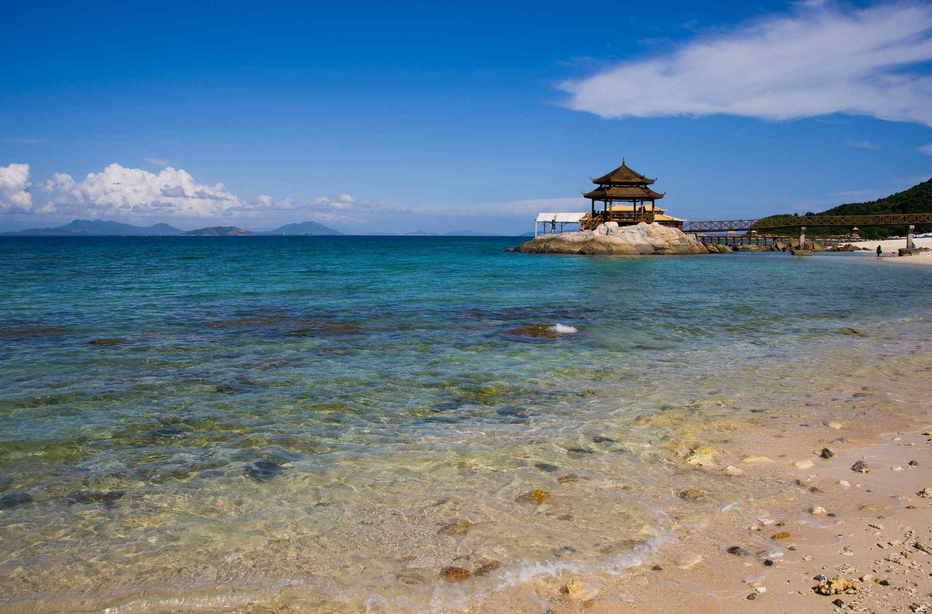 蜈支洲岛海浪拍岸唯美风景桌面壁纸