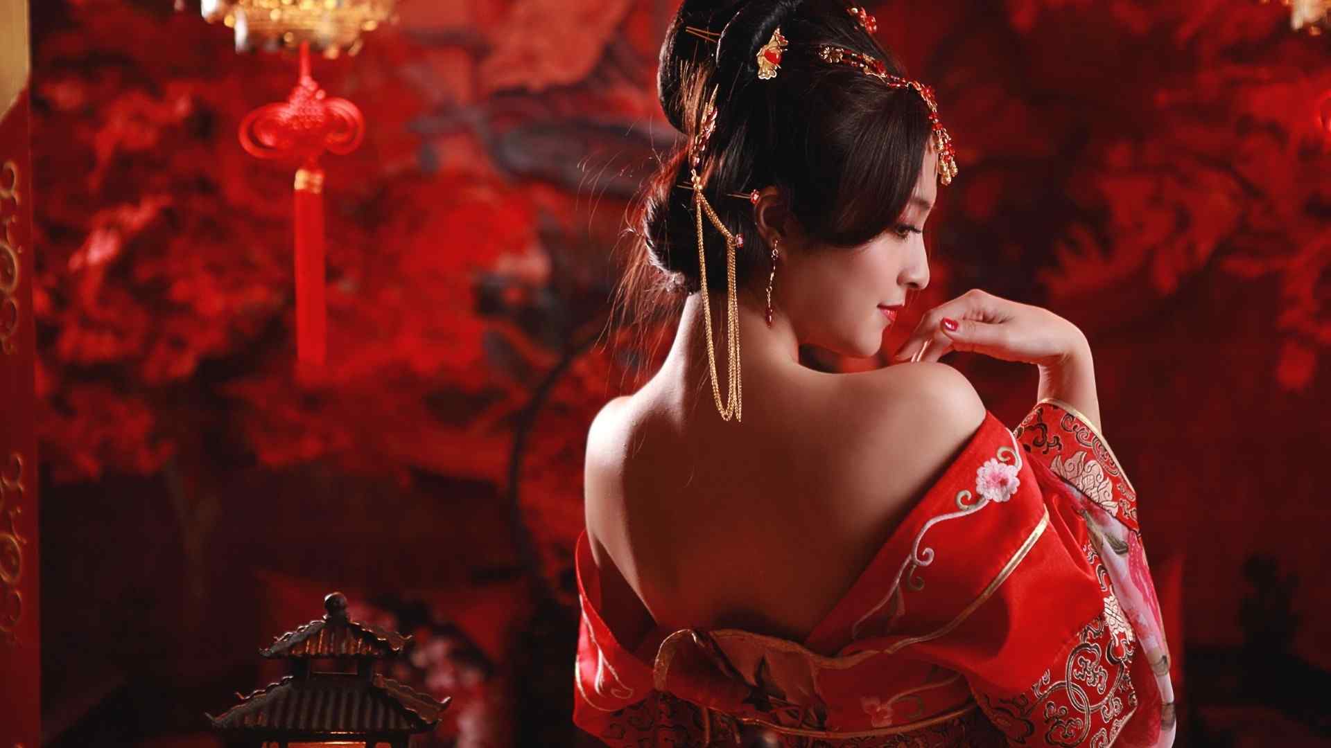 古风美女性感露背高清电脑壁纸下载