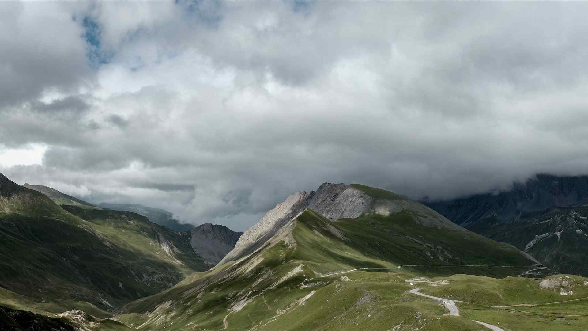 壮观山川河流风景图片桌面壁纸