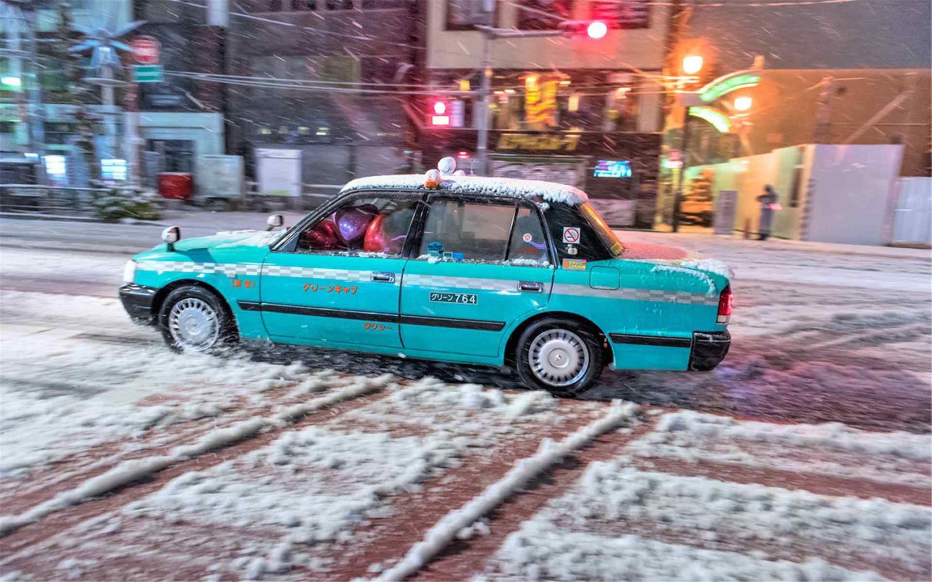 东京唯美城市雪景电脑桌面壁纸