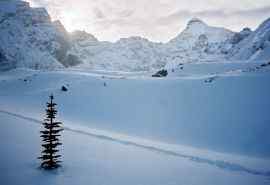 冬季唯美雪山景色高清图片桌面壁纸